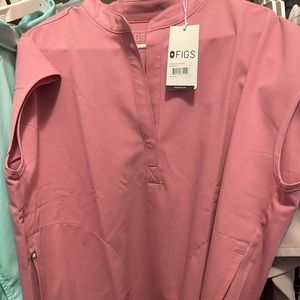 NWT Figs Rafaela chalk pink